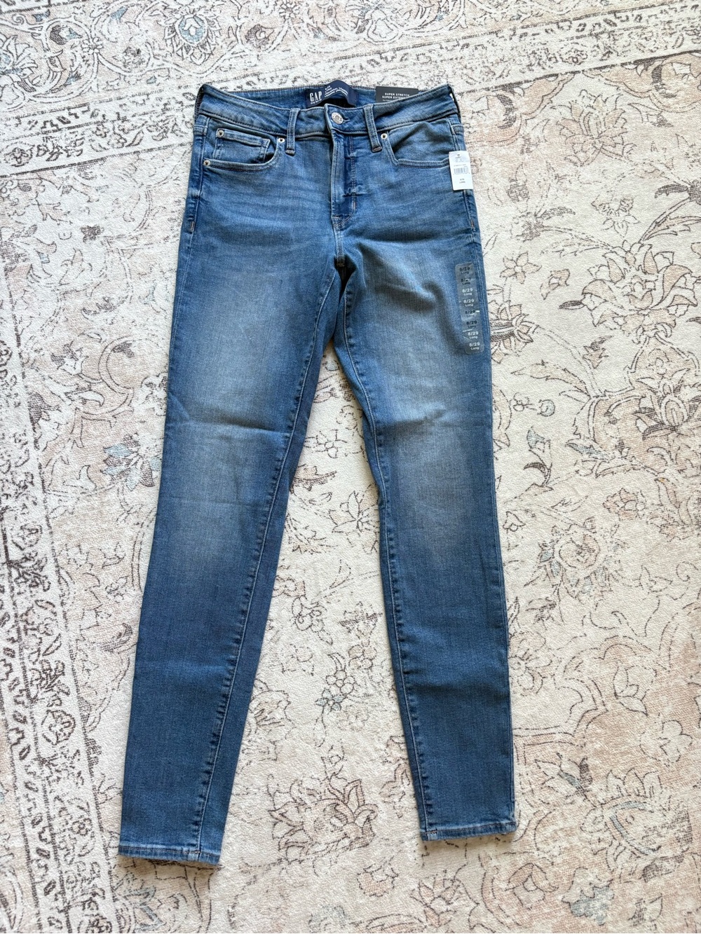 GAP Universal Legging Jeans in Faded Blue Wash Size 8/29 Long